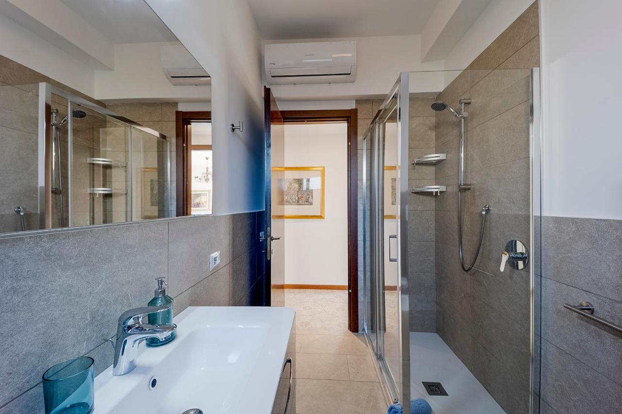 Ferienwohnung Portosole Attic - With Terrace And Private Parking Sanremo Exterior foto