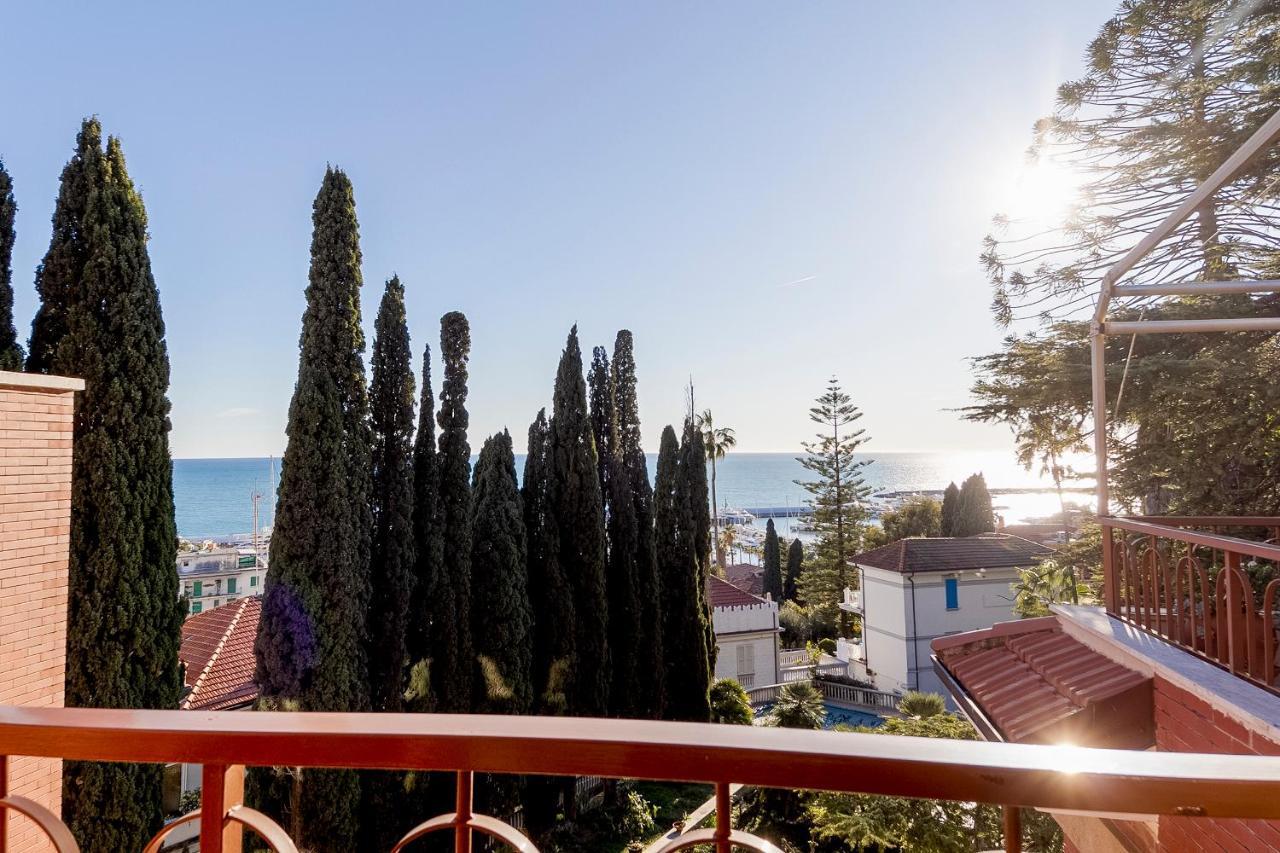Ferienwohnung Portosole Attic - With Terrace And Private Parking Sanremo Exterior foto