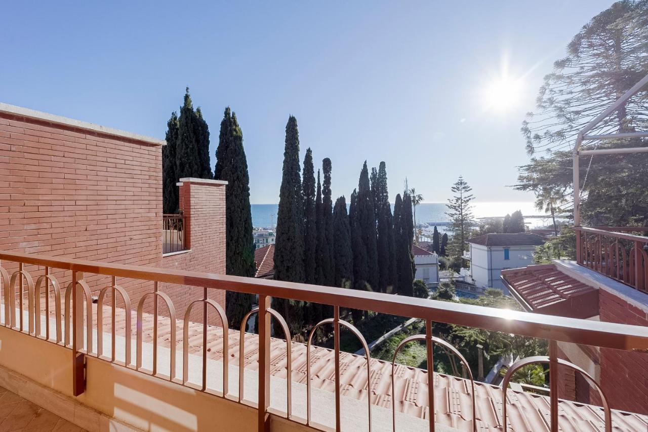 Ferienwohnung Portosole Attic - With Terrace And Private Parking Sanremo Exterior foto