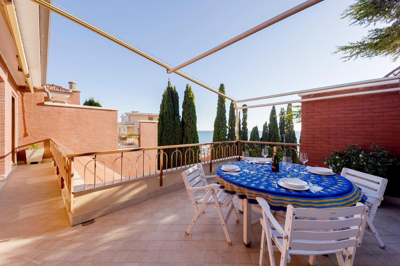 Ferienwohnung Portosole Attic - With Terrace And Private Parking Sanremo Exterior foto